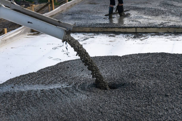 Best Concrete Sidewalk Installation  in Laingsburg, MI